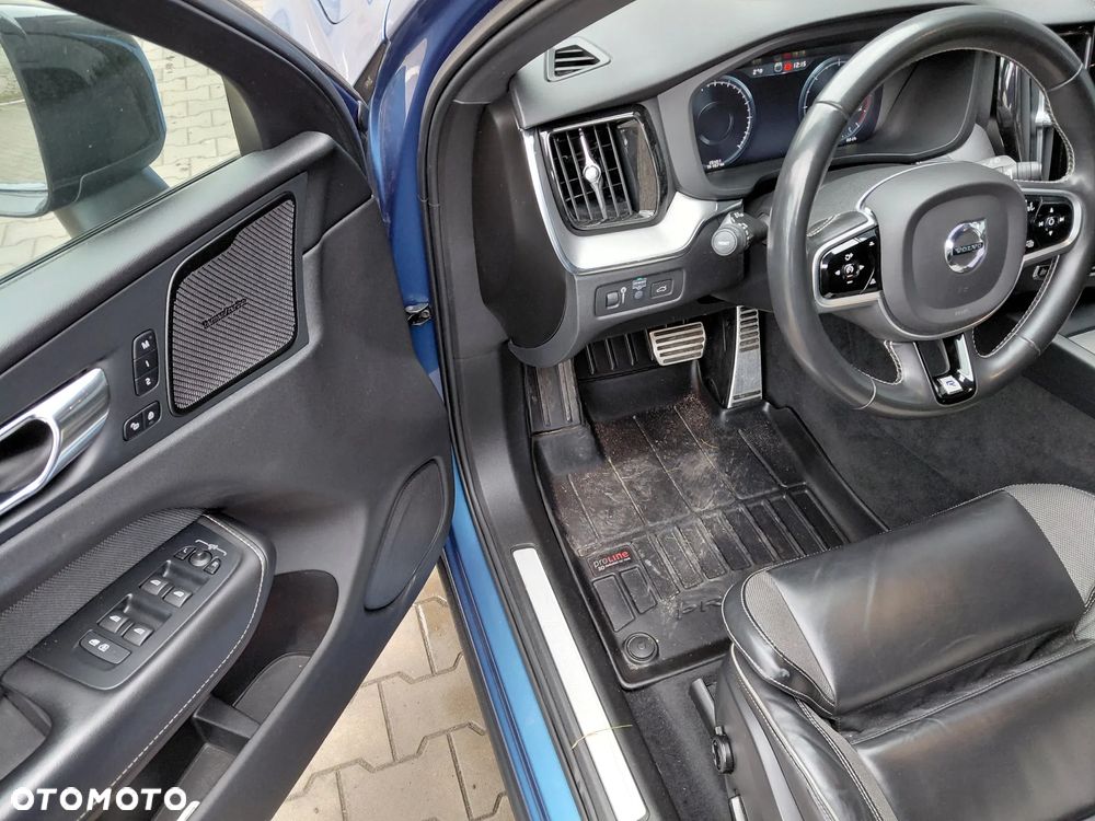 Volvo XC 60 B5 D AWD R-Design - 11