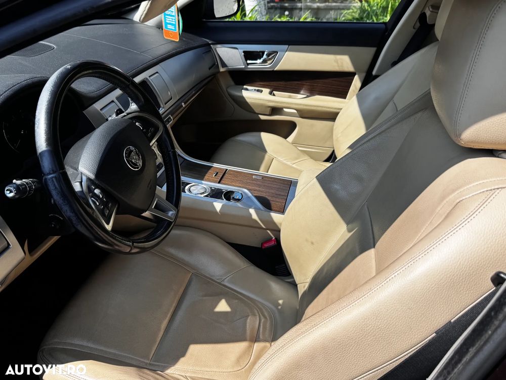 Jaguar XF 2.2D - 7
