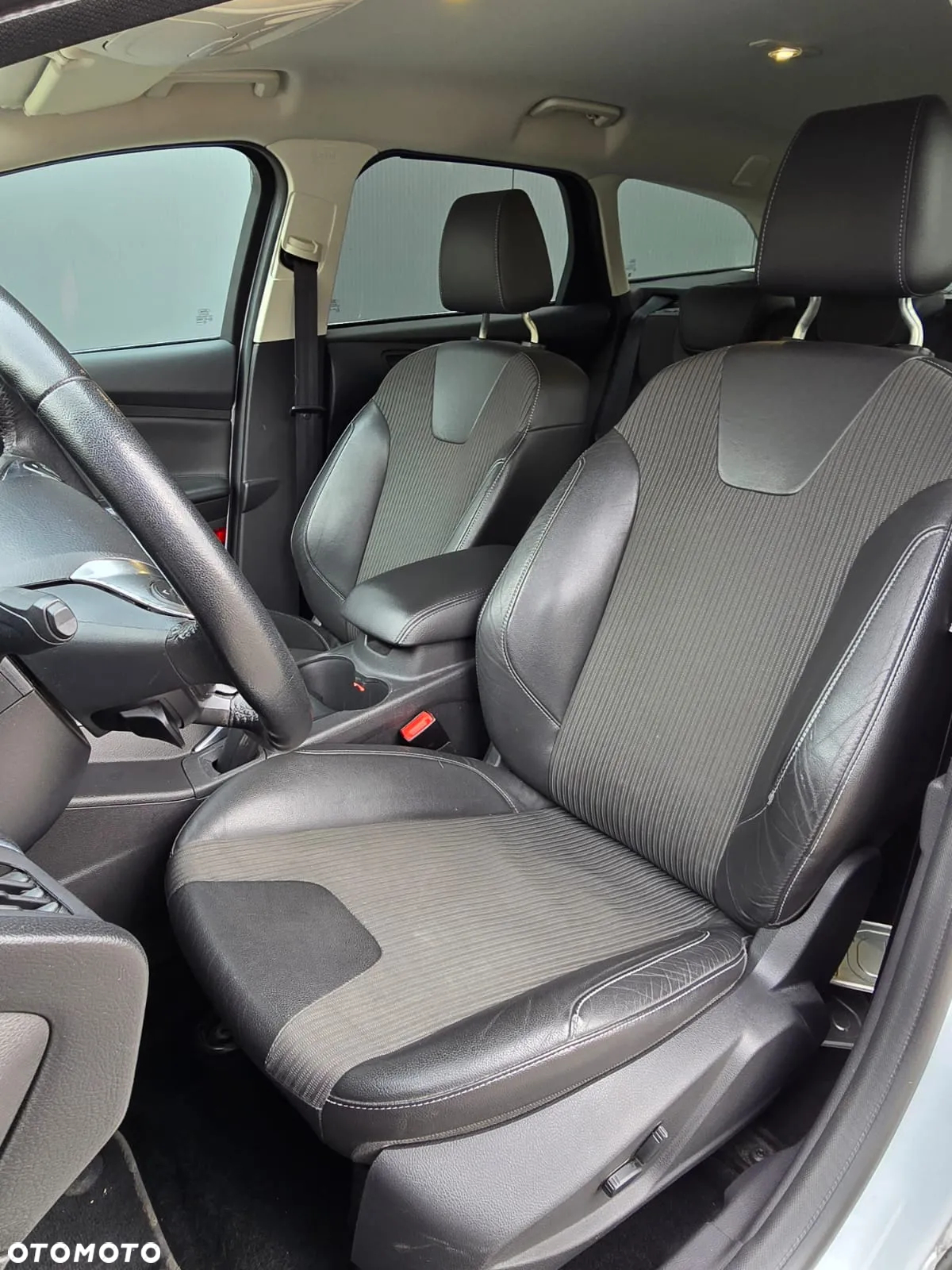 Ford Focus 1.0 EcoBoost Hybrid TITANIUM X - 11