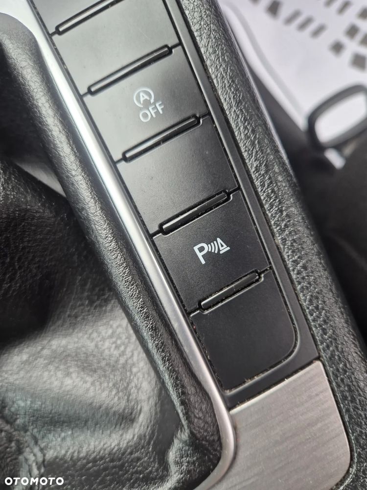 Volkswagen Passat 2.0 Blue TDI SCR Exclusive - 32