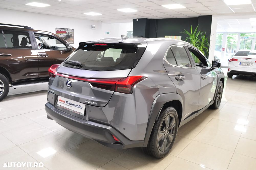Lexus UX 250h FWD Executive - 4