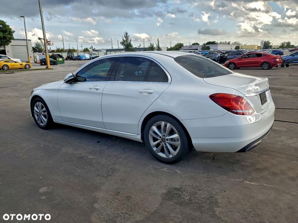 Mercedes-Benz Klasa C 300 9G-TRONIC - 3