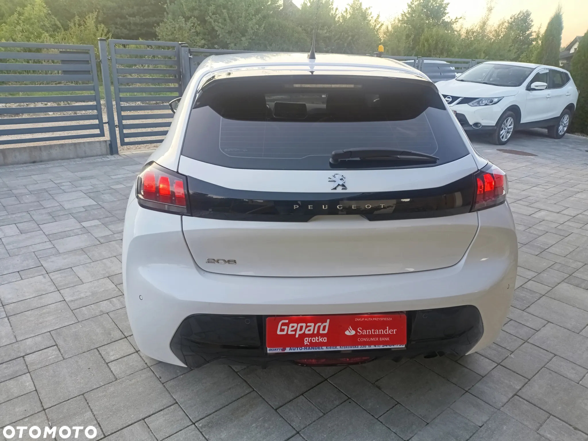 Peugeot 208 - 13