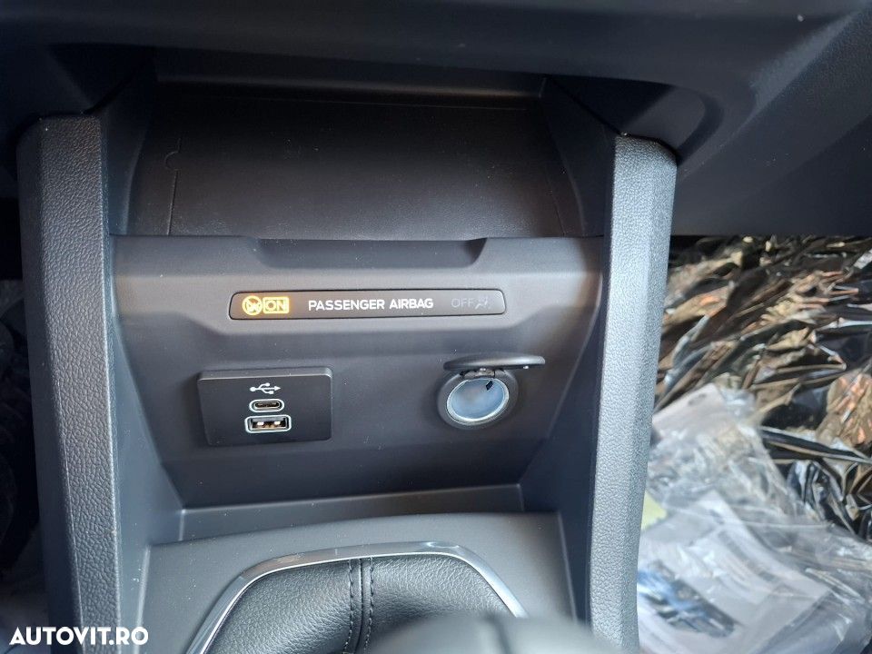 Ford Transit Courier - 29