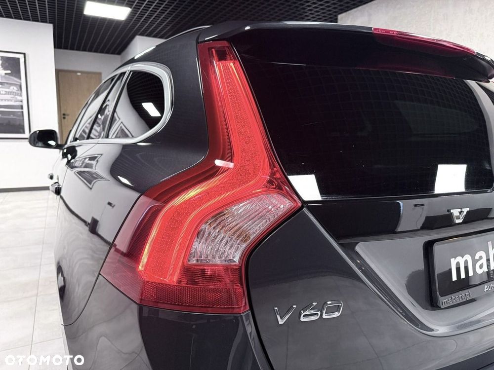 Volvo V60 D3 R-Design - 14