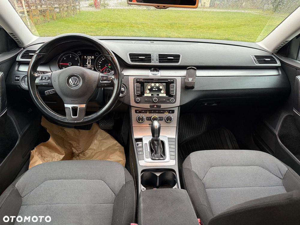 Volkswagen Passat 2.0 TDI DSG BlueMotion Technology Comfortline - 12