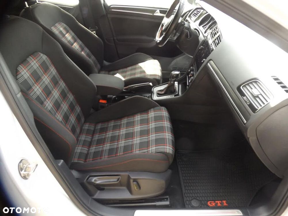 Volkswagen Golf - 16