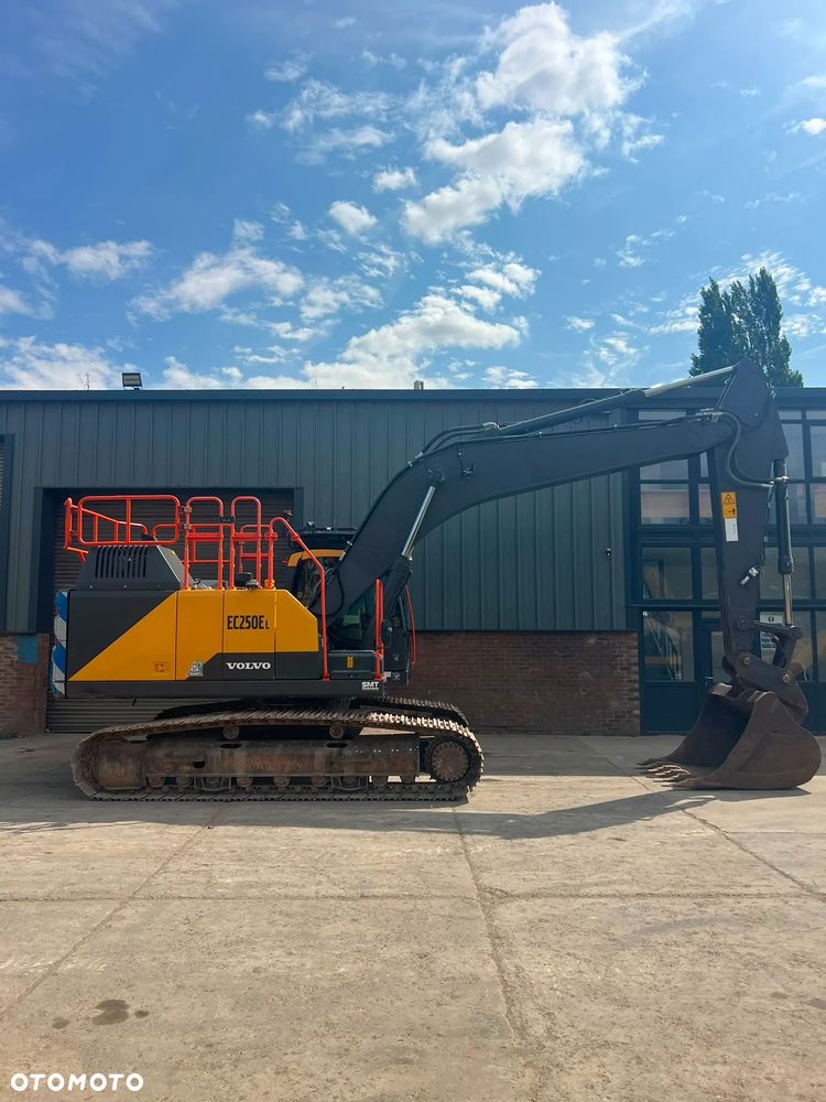 Volvo EC 250 EL - 3