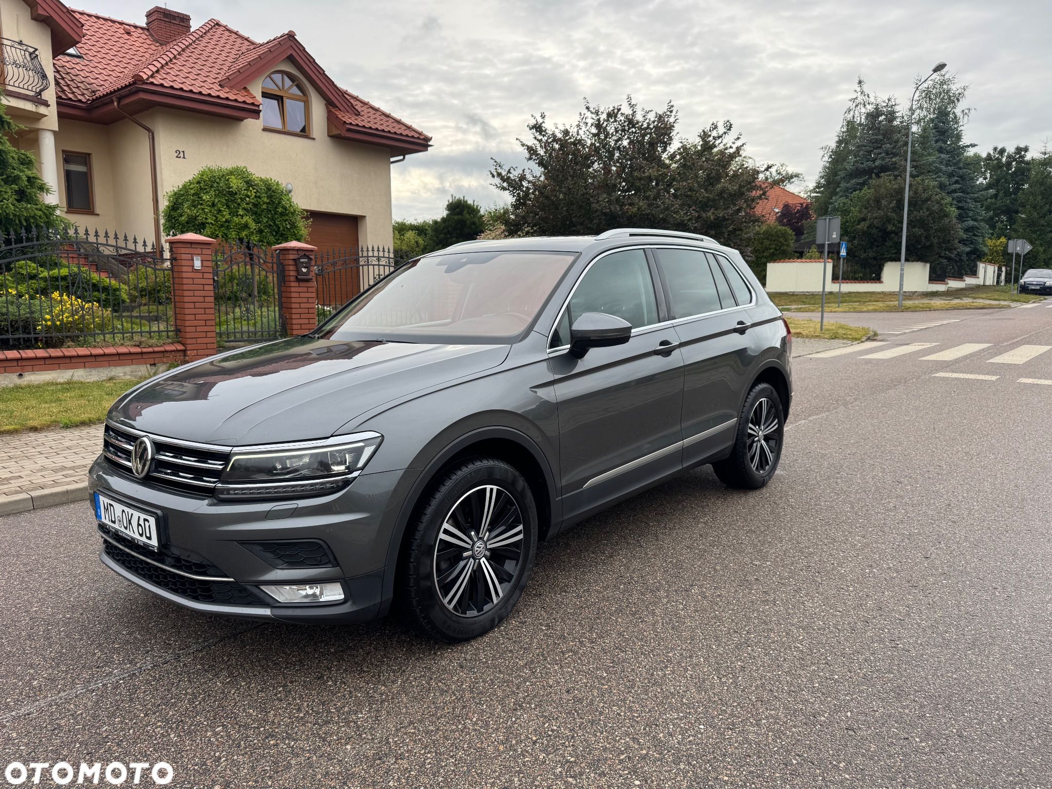 Volkswagen Tiguan - 1
