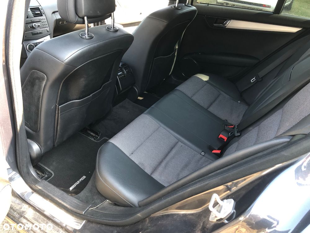 Mercedes-Benz Klasa C 250 (BlueTEC) d T 7G-TRONIC AMG Line - 11
