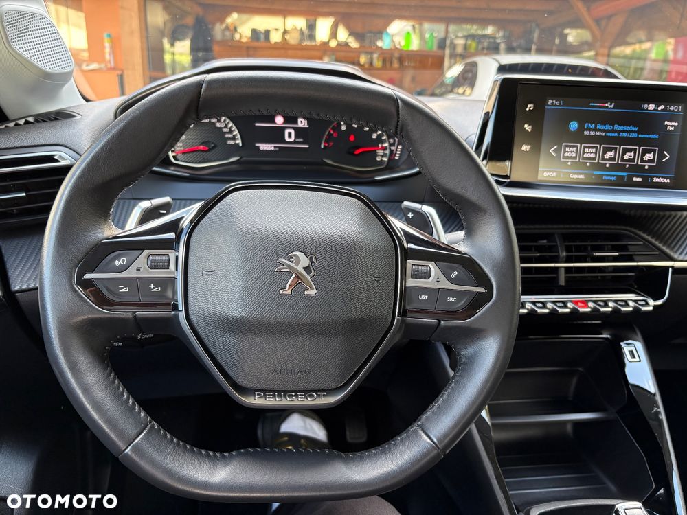 Peugeot 208 - 22