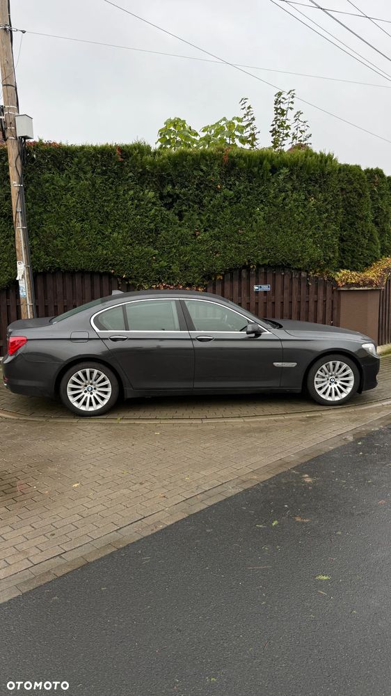 BMW Seria 7 750i xDrive - 11
