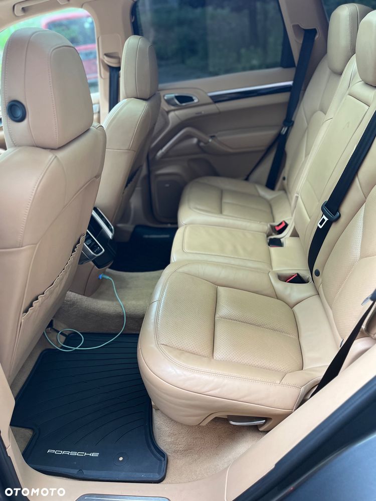 Porsche Cayenne S Platinum Edition - 22