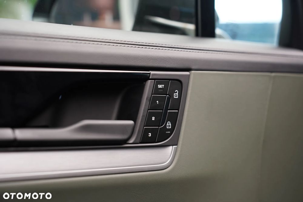 Porsche Cayenne Turbo E-Hybrid PHEV - 17