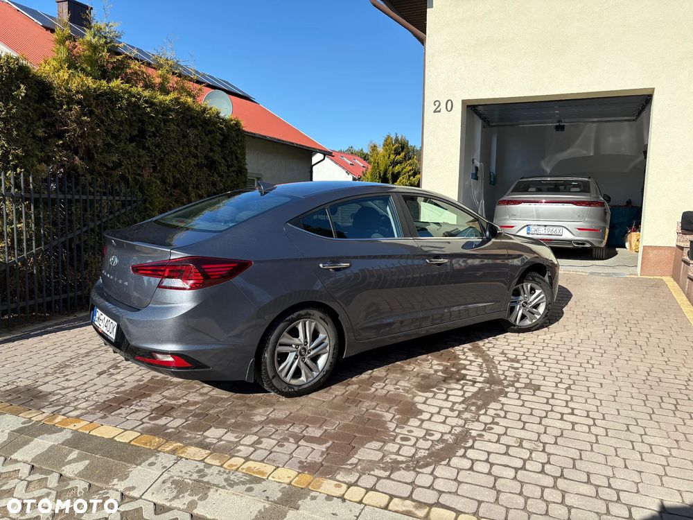 Hyundai Elantra 1.6 Comfort Premiere - 4