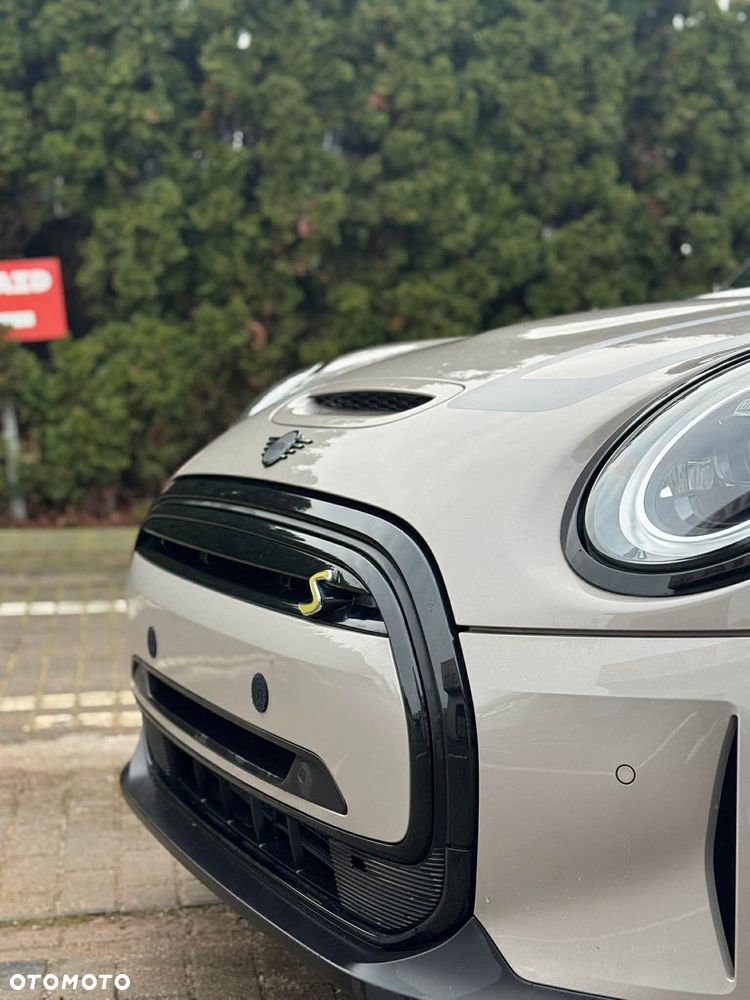 MINI Cooper S Sidewalk Trim - 4