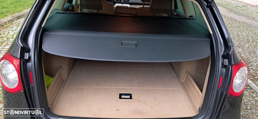 VW Passat Variant 2.0 TDi Sportline - 16