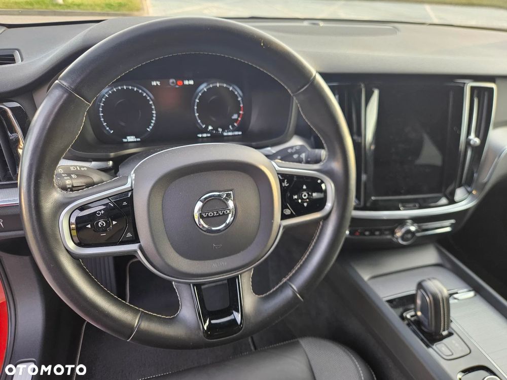 Volvo V60 B3 B R-Design - 13