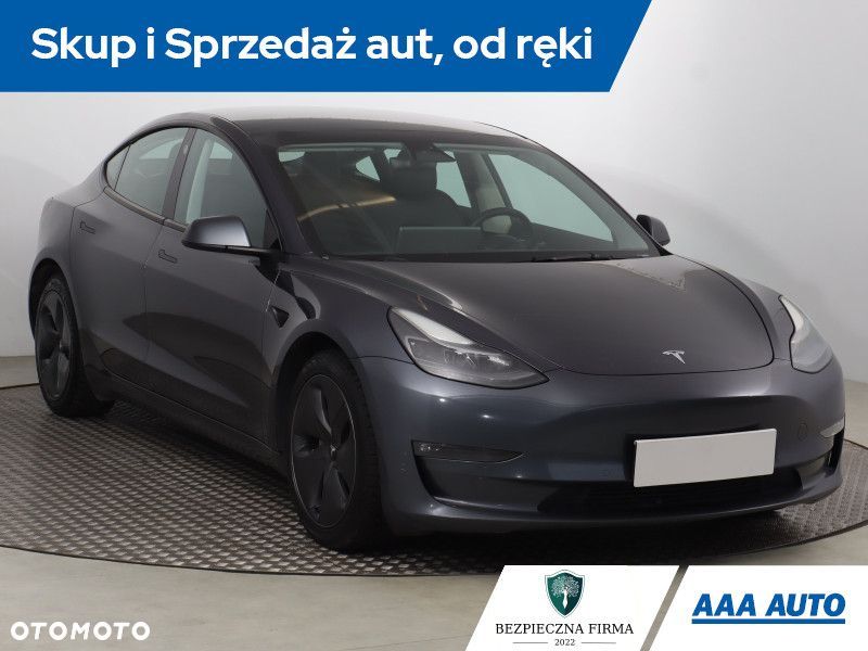 Tesla Model 3 - 3