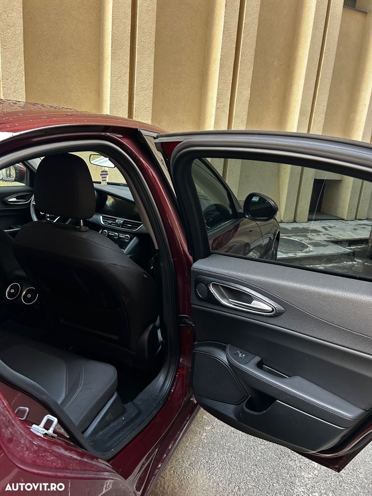 Alfa Romeo Giulia 2.0 Turbo 16V AT8 Business - 10