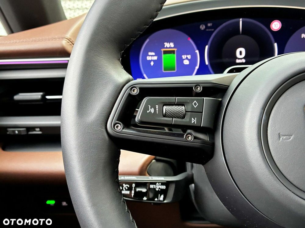 Porsche Macan - 24