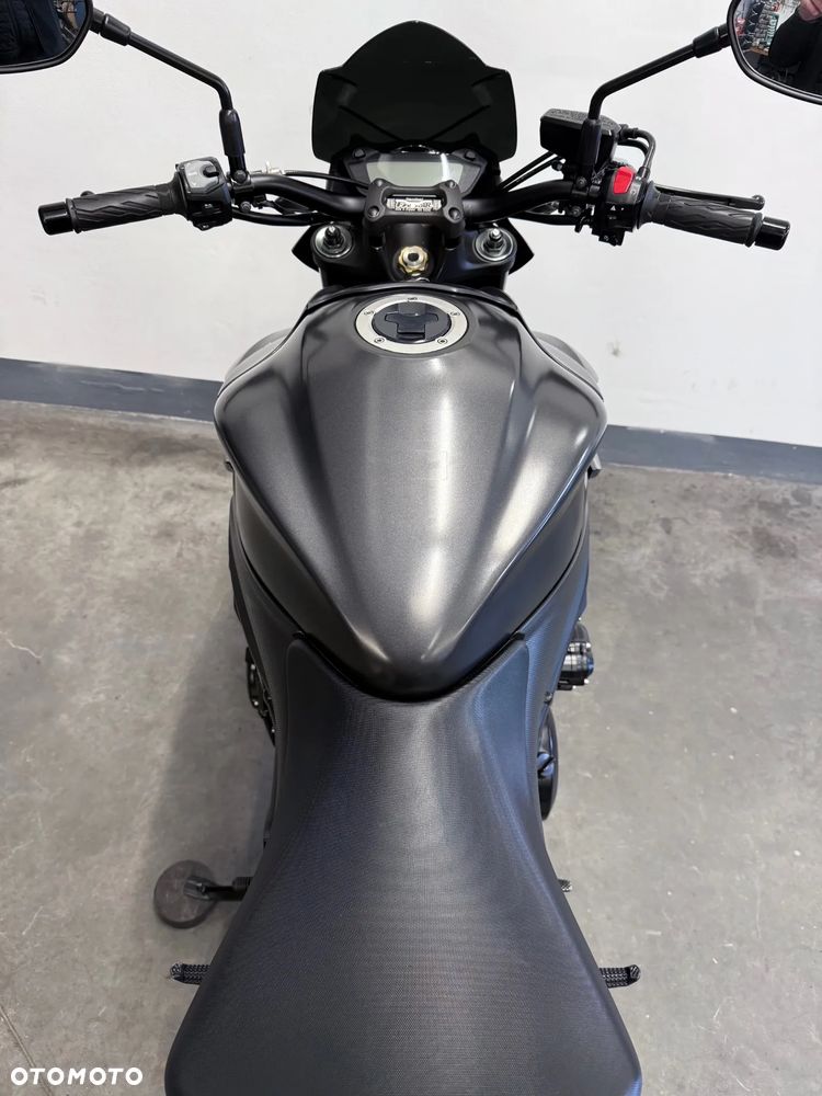Suzuki GSX - 38