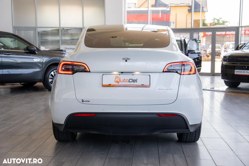 Tesla Model Y Long Range Dual Motor AWD - 12