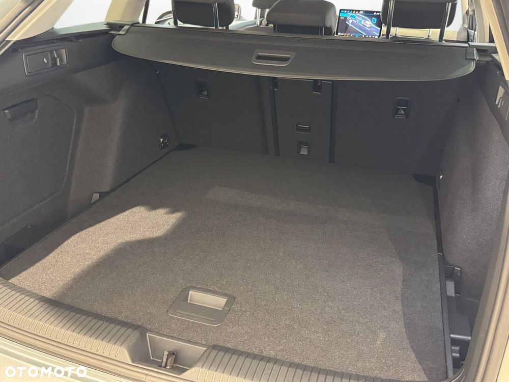 Volkswagen Golf Variant 1.5 eTSI mHEV Life DSG - 36