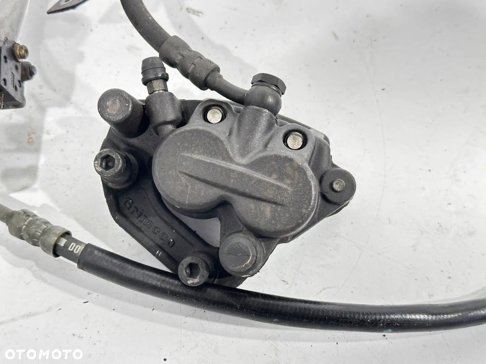 Zacisk pompa przód Suzuki Burgman 125 K5 K6 00-06r. - 4