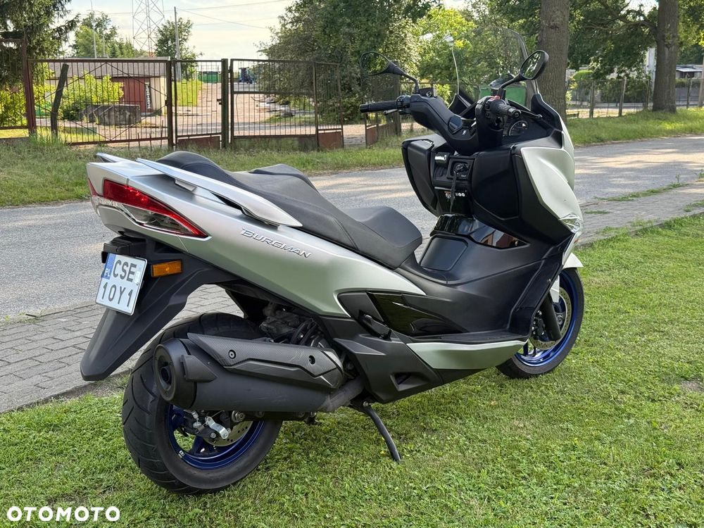 Suzuki Burgman - 4