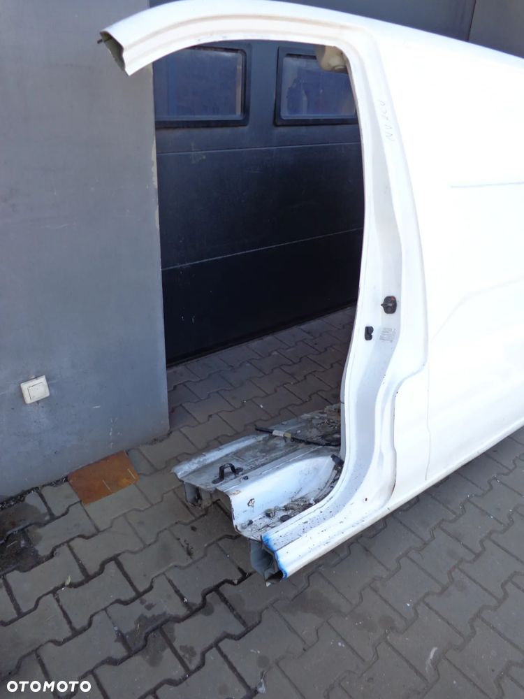 NISSAN NV200 blotnik lewy tylny lak QM1 - 2