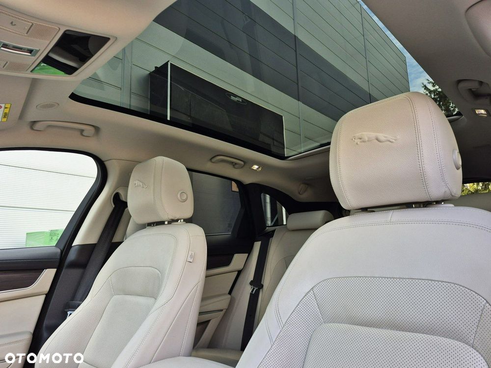 Jaguar F-Pace - 40