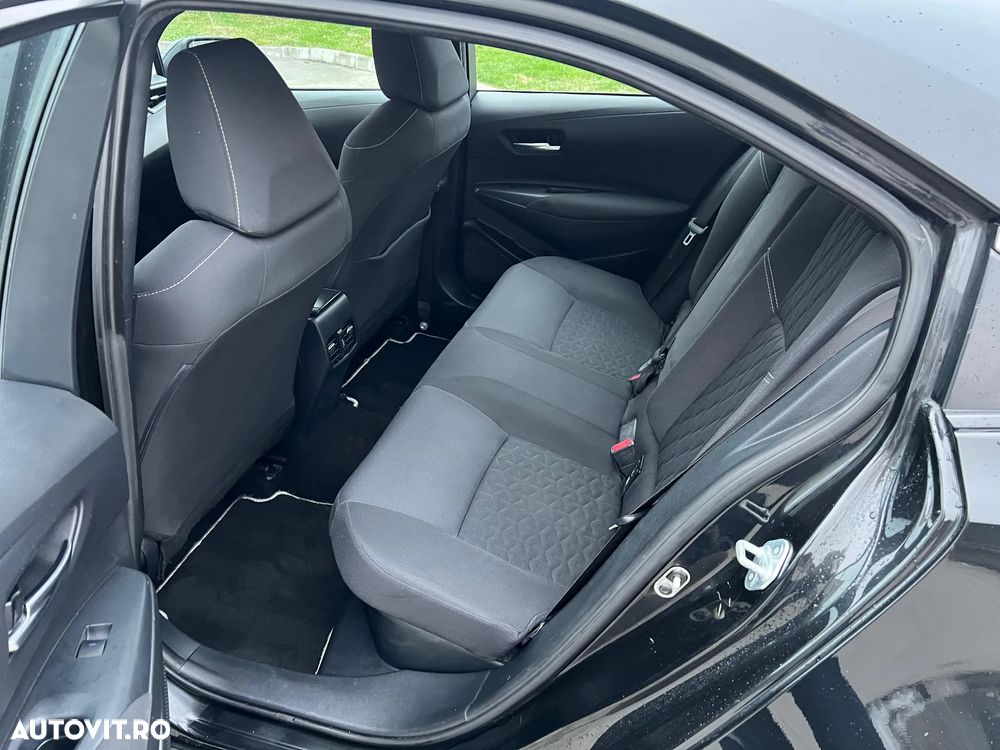 Toyota Corolla Sedan 1.8 HSD Dynamic - 13