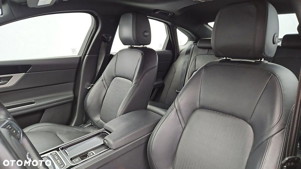 Jaguar XF 2.0 i4D Prestige - 11