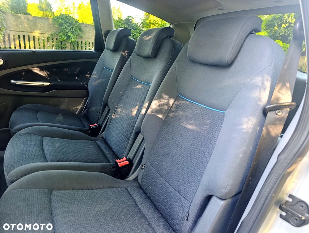 Ford S-Max - 17