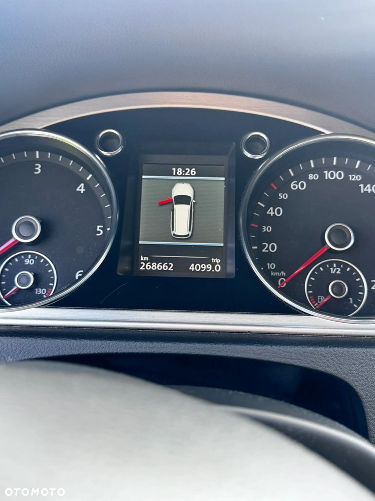 Volkswagen Passat 2.0 TDI Highline DSG - 8
