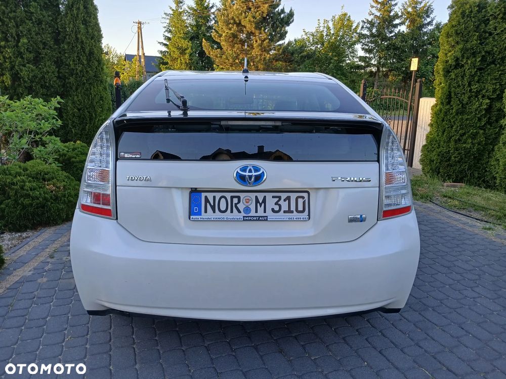 Toyota Prius (Hybrid) Executive - 15