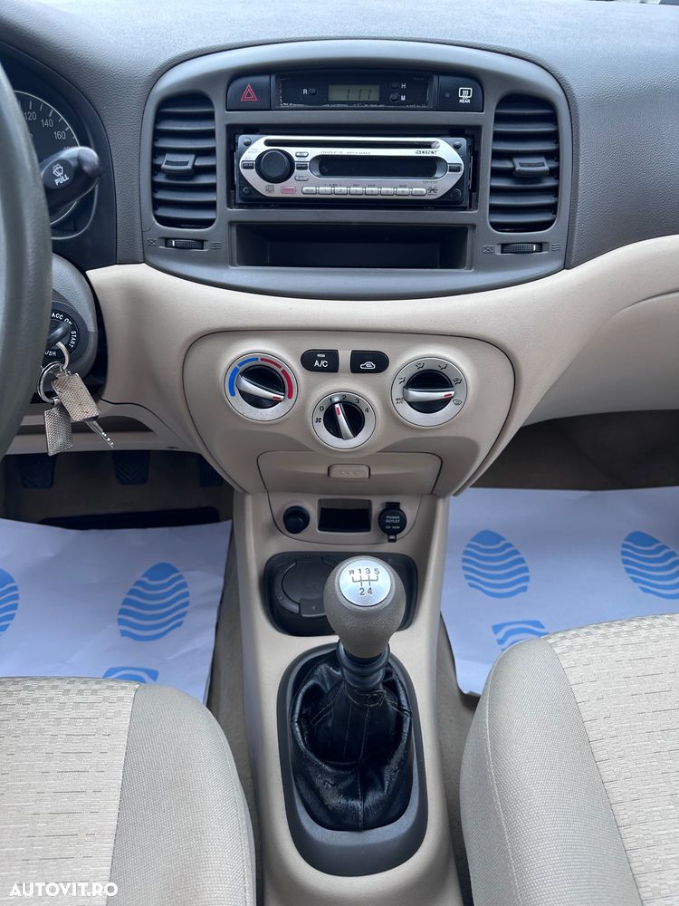 Hyundai Accent 1.4 GL - 9