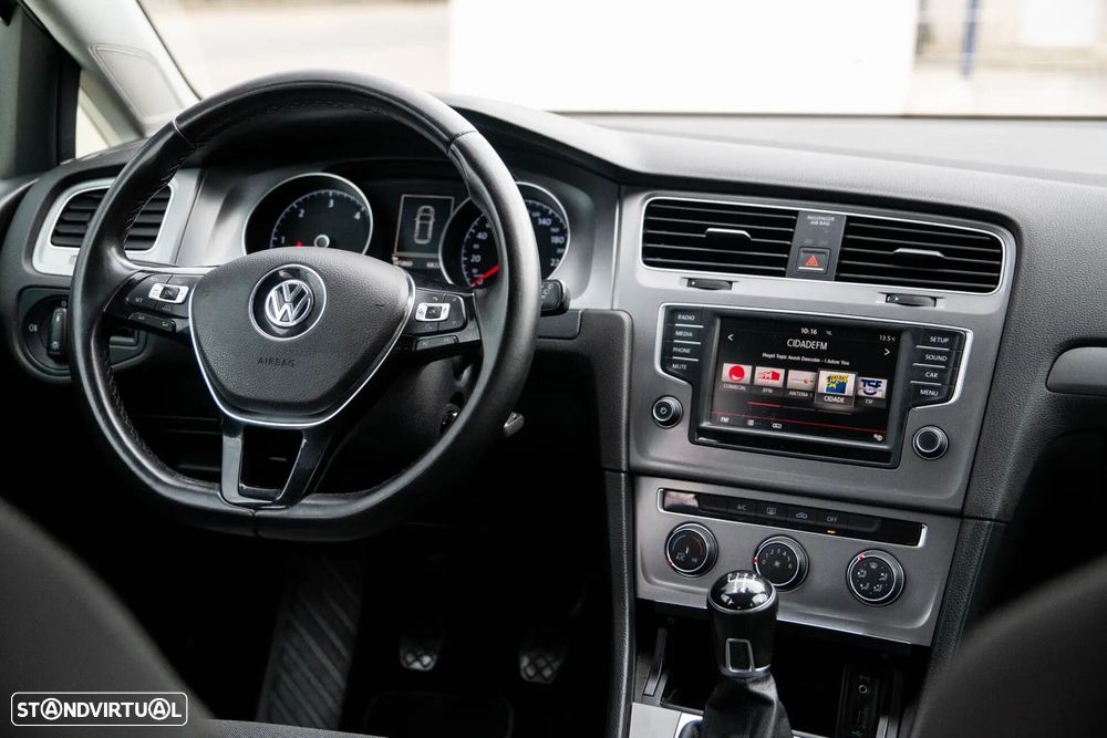 VW Golf 1.6 TDI Confortline - 19