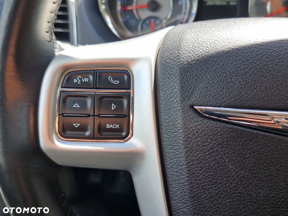 Chrysler Town & Country 3.6 Limited - 25