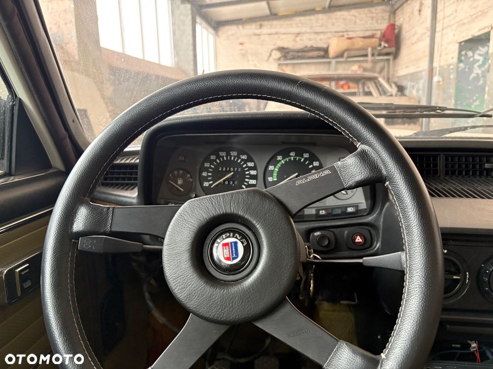 BMW Seria 5 528 i - 11