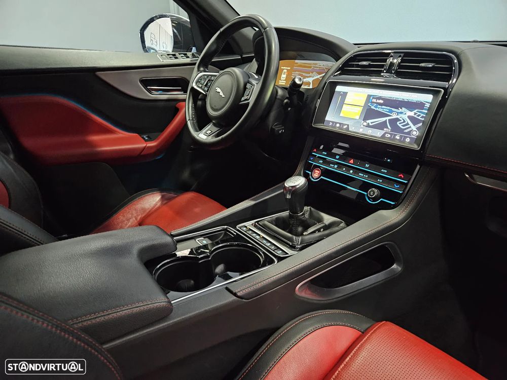 Jaguar F-Pace 2.0 i4D R-Sport - 28