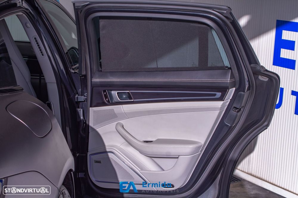 Porsche Panamera Sport Turismo - 38