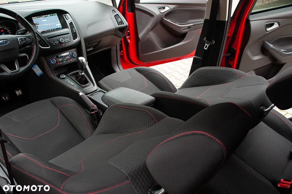 Ford Focus SW 1.5 EcoBoost S&S ST-LINE - 26