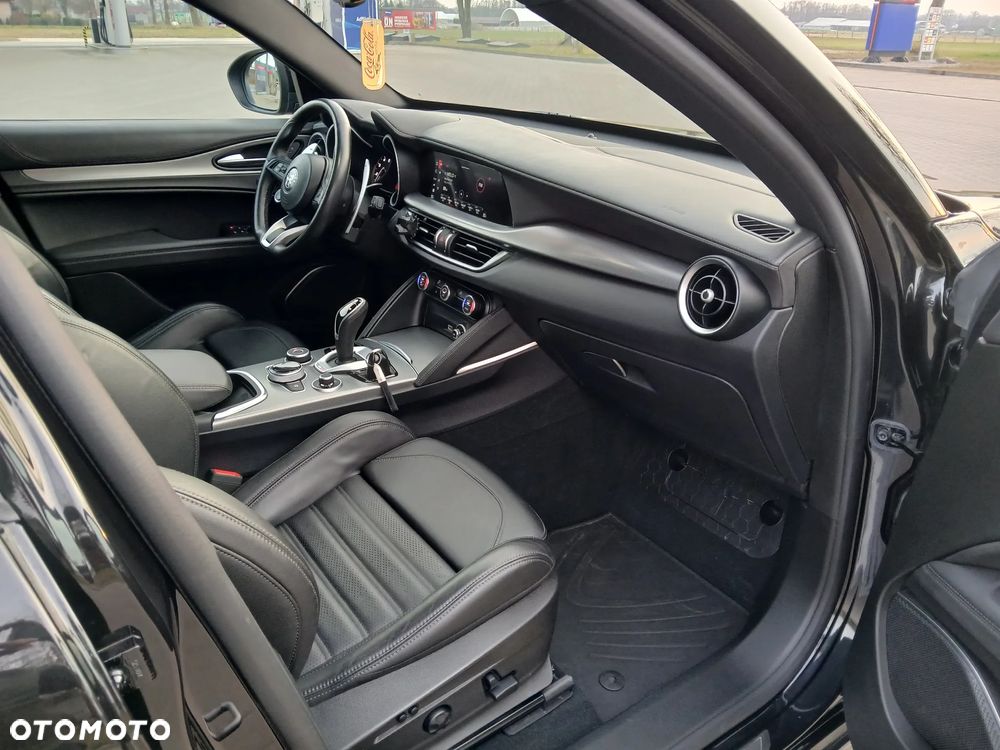 Alfa Romeo Stelvio 2.0 Turbo Veloce Q4 - 17