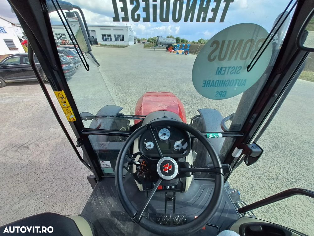 Massey Ferguson 5711M - 5