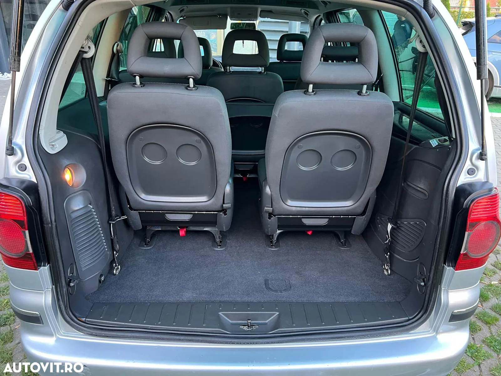 Volkswagen Sharan 1.9 TDI Highline Aut - 14