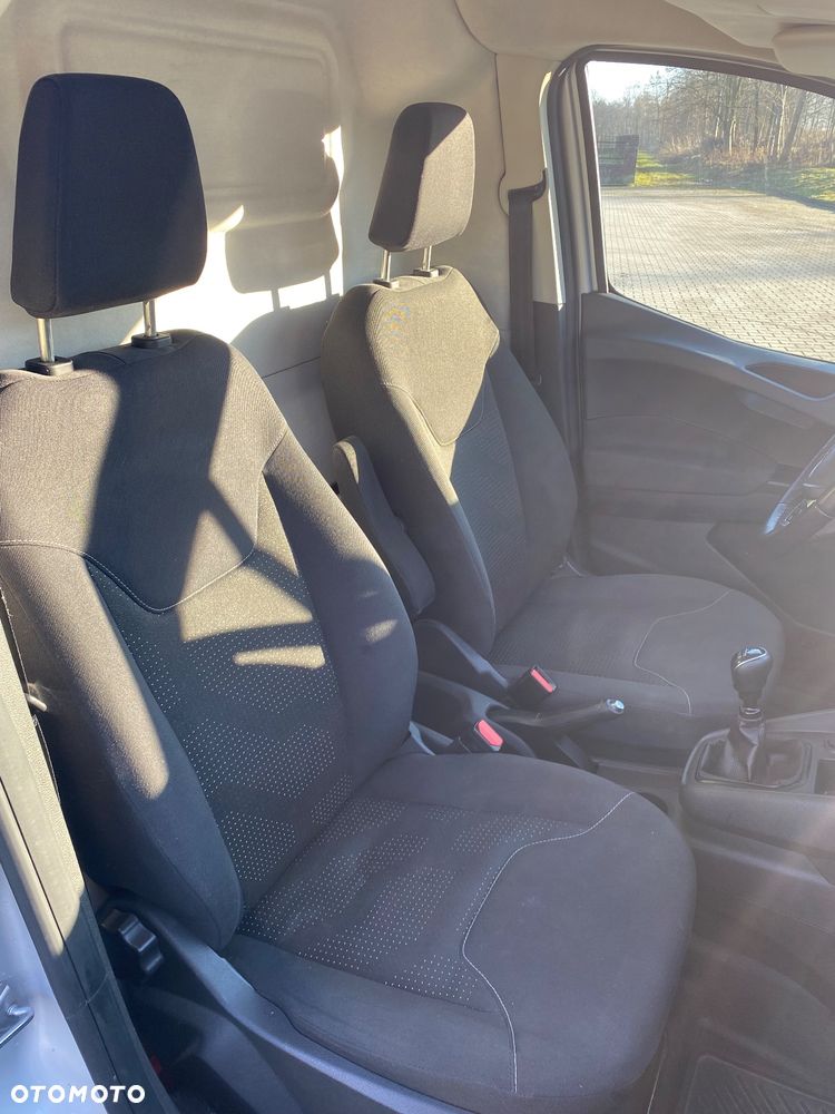 Ford Transit Courier - 11