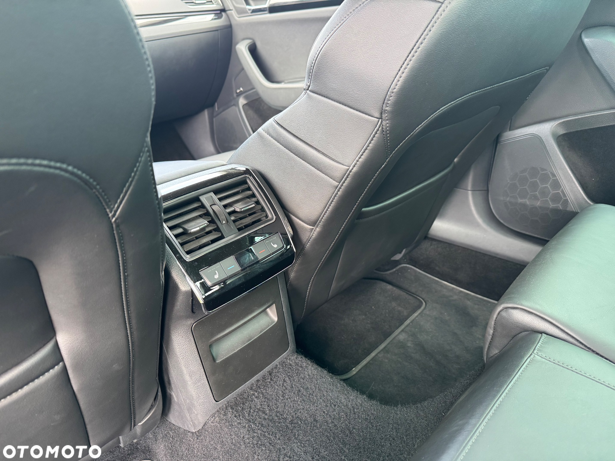 Skoda Superb 2.0 TDI 4x4 L&K DSG - 19