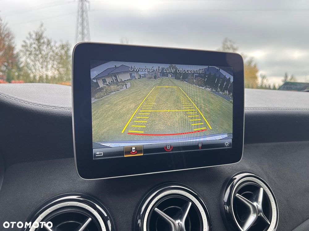 Mercedes-Benz GLA - 24